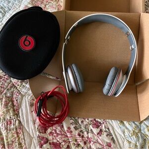 Bears by Dre × AMBUSH Glow in the Dark Beats and AMBUSH unveil new glow-in-the-dark Powerbeats | iMore